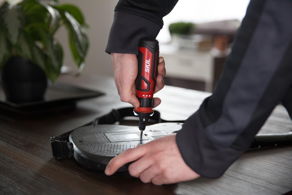 SKIL Rechargeable 4V Cordless Screwdriver (2026) - Image 2